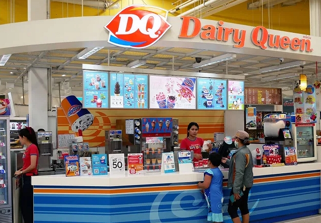dairy queen restaurant inside